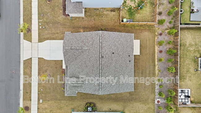 Building Photo - 413 Tucana St