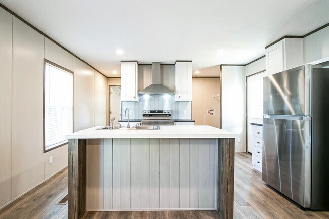 Building Photo - 1915 Cardell Rd