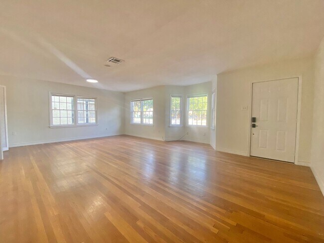 Building Photo - PRE- LEASING NOW for 7/09/2026