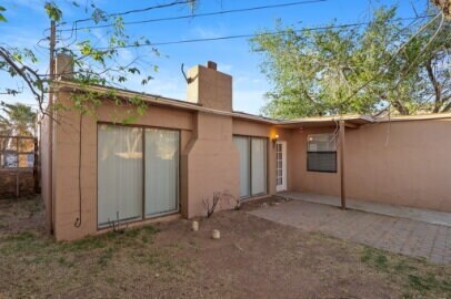Building Photo - Beautiful Kern Place- 4 bedrooms, 3 baths and Refrigerated AC.