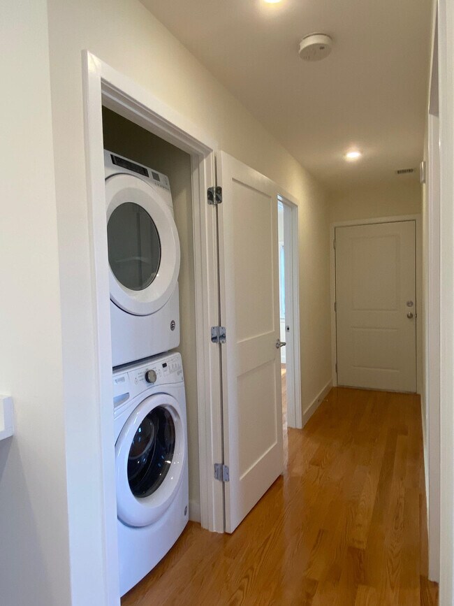 Building Photo - 15 Kelley Ct