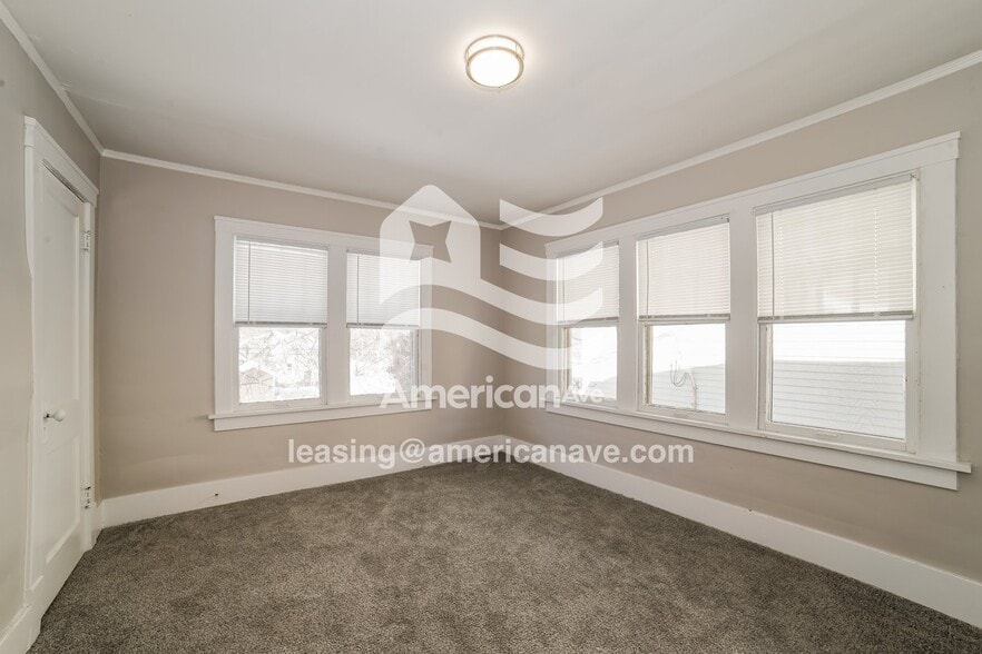 Building Photo - 1217 N Bourland Ave