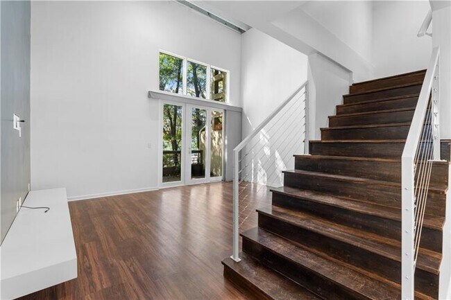 Building Photo - 5 Krog St NE