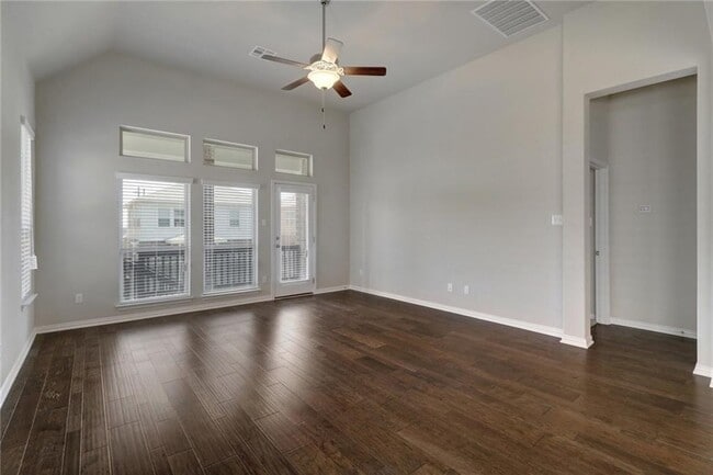Building Photo - 624 Peregrine Way