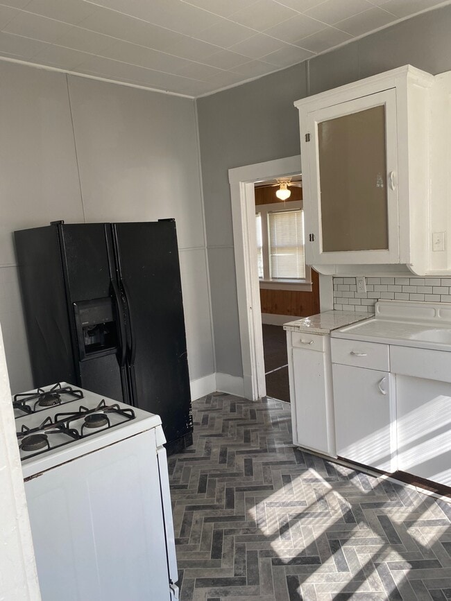 Building Photo - 634 Champagnolle Rd