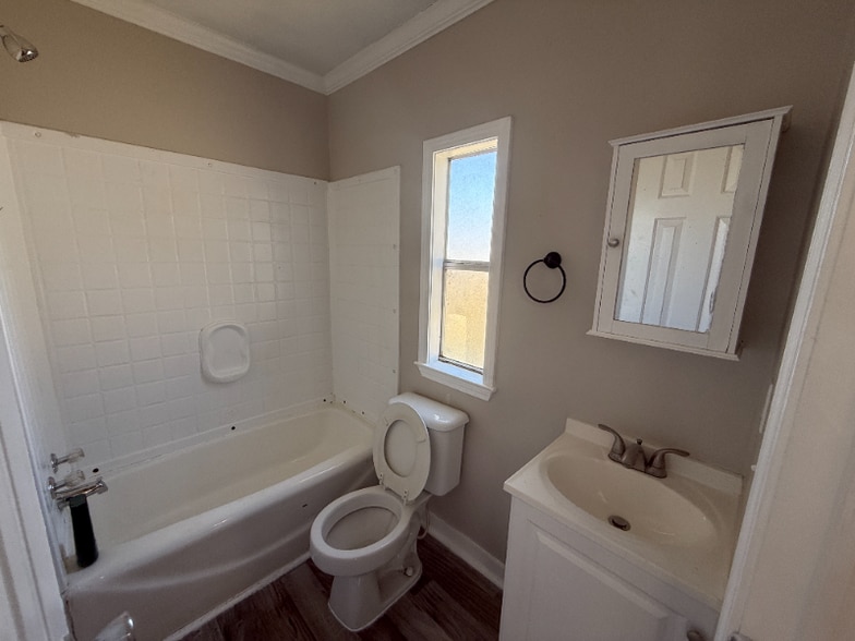 Building Photo - 80 Redwood Ln