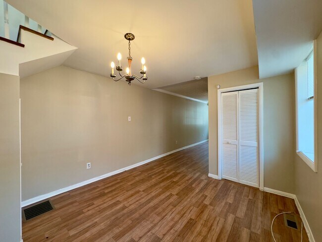 Building Photo - Charming 2 Bedroom/1 Bathroom Townhome in Baltimore, MD!