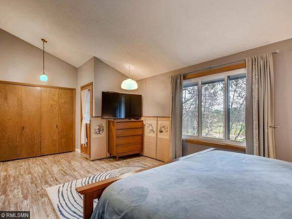 Huge master bedroom with high vaulted ceiling. Private Master deck overlooking the woods behind - 2628 Sumac Rdg