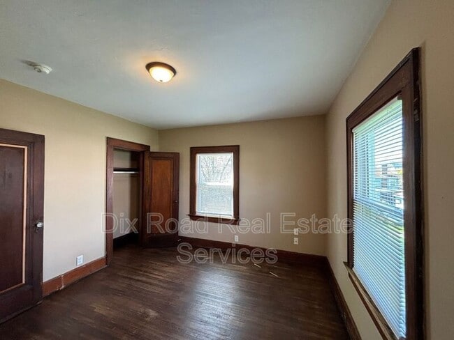 Building Photo - 307 N E St