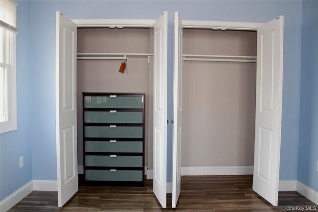 Building Photo - 2 Lafayette Dr