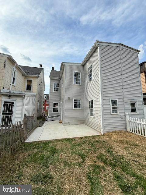 Building Photo - 542 Spruce St