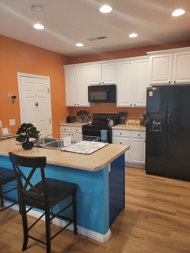 Building Photo - 701 Ocotillo Ln