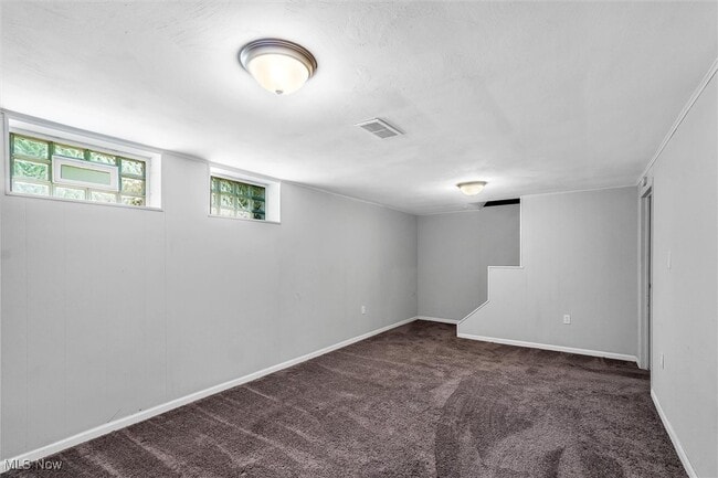 Building Photo - 1130 Haselton Rd