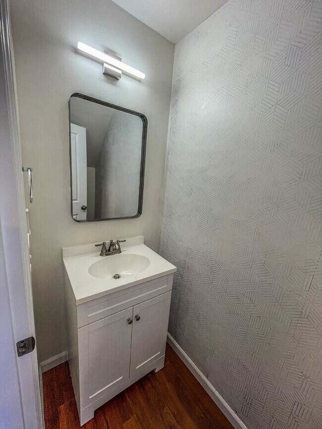 Building Photo - 3 Bed 2.5 Bath 2 Car Garage 1493sf Low maintenance yards. Prime Location.