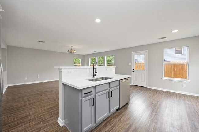 Building Photo - 2623 Skyview Glen Ct