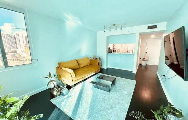 Building Photo - 800 N Miami Ave