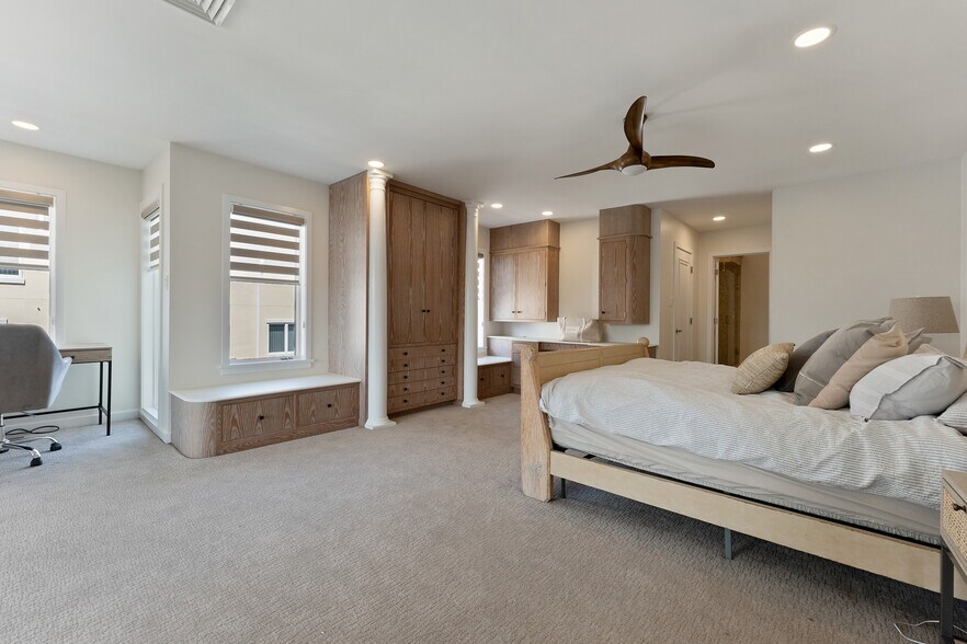 Building Photo - 7600 Bayshore Dr