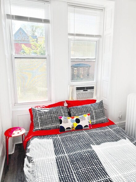 Building Photo - 206 W 138th St