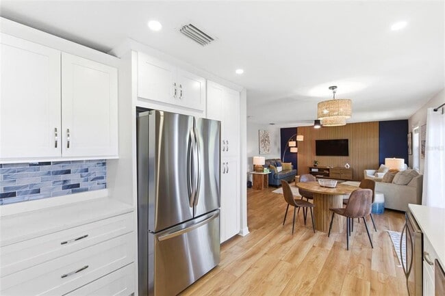 Building Photo - 201 Pompano Dr SE