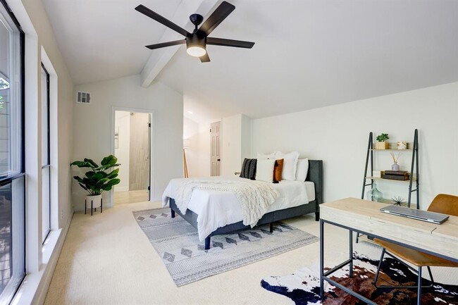 Building Photo - 5609 Courtyard Cove