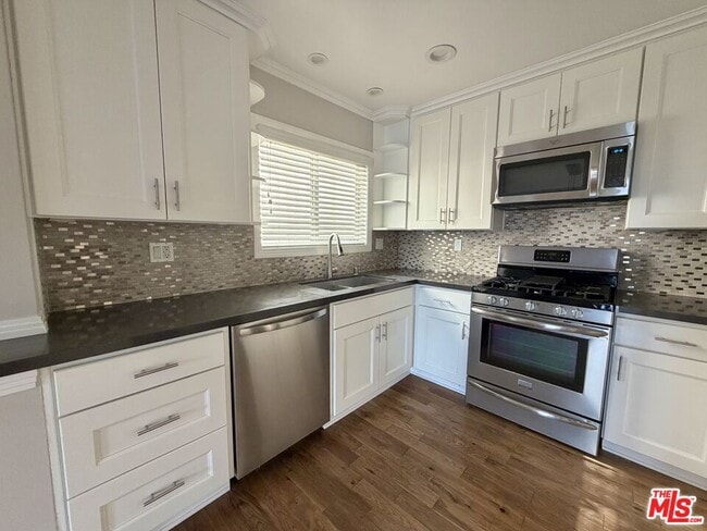 Building Photo - 812 N Alfred St