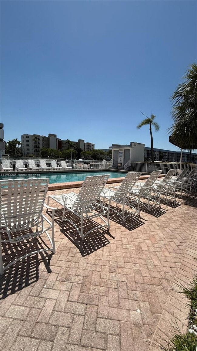 Building Photo - 4000 NE 170th St