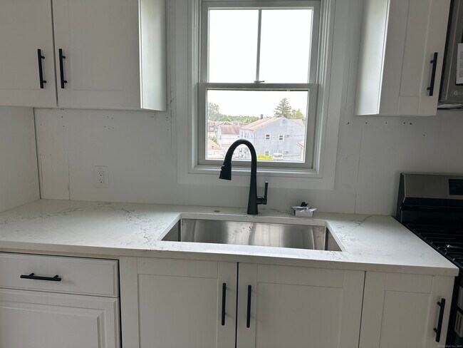 Building Photo - 69 Cos Cob Ave