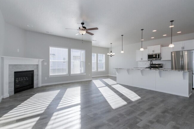 Building Photo - Newer Construction with High End Finishes _ Large 3 Car Garage!!