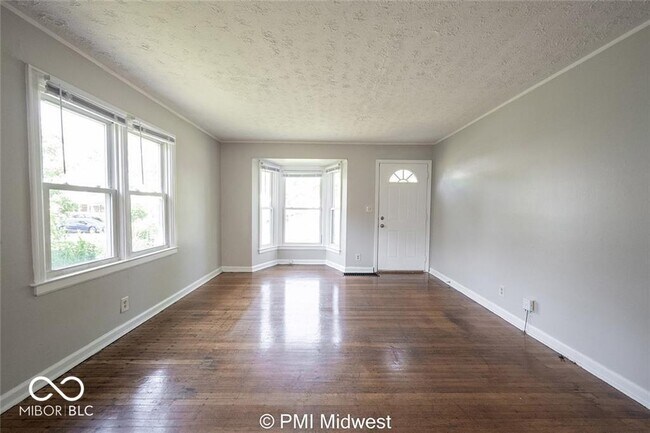 Building Photo - 4627 Norwaldo Ave