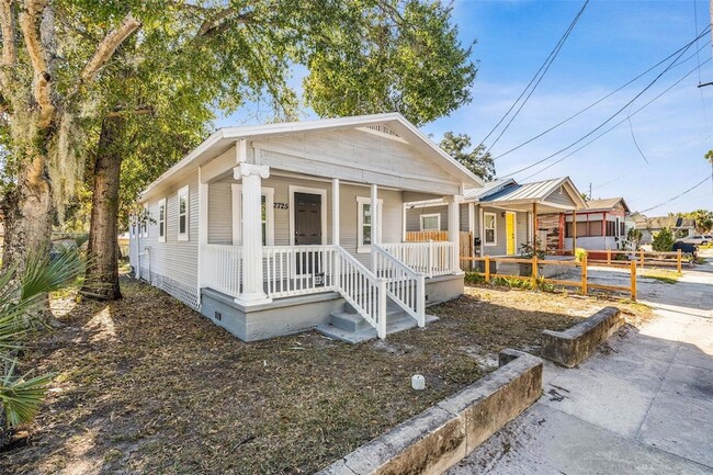 Building Photo - 2725 E Columbus Dr