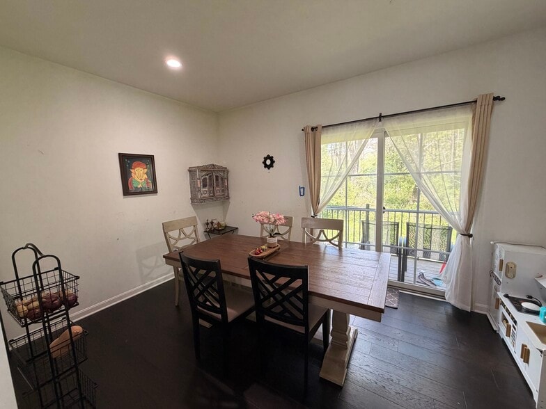 Building Photo - 310 Thurgood Dr