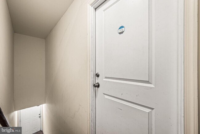 Building Photo - 1240 S 45th St