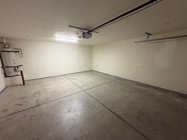 Building Photo - 2111 Bella Oaks Dr