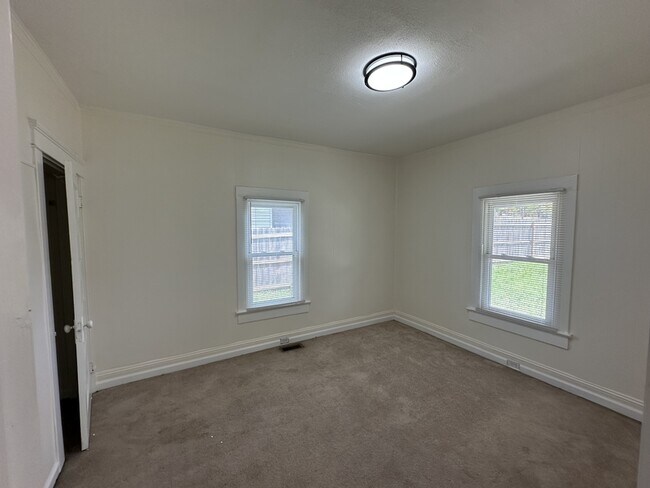 Building Photo - 2215 McCroskey Ave