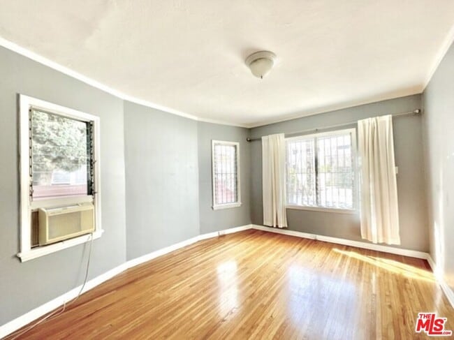 Building Photo - 227 N Swall Dr