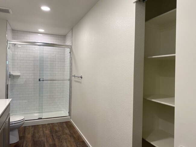 Building Photo - Exquisite 3 Bed 2.5 Bath Single Family Home