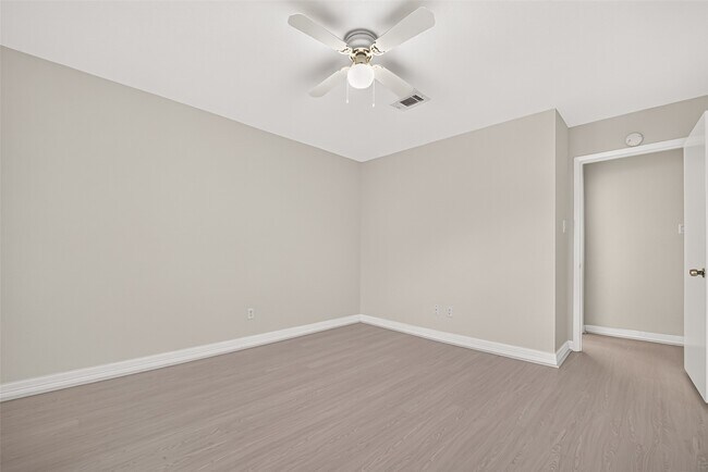 Building Photo - 10383 Briar Forest Dr