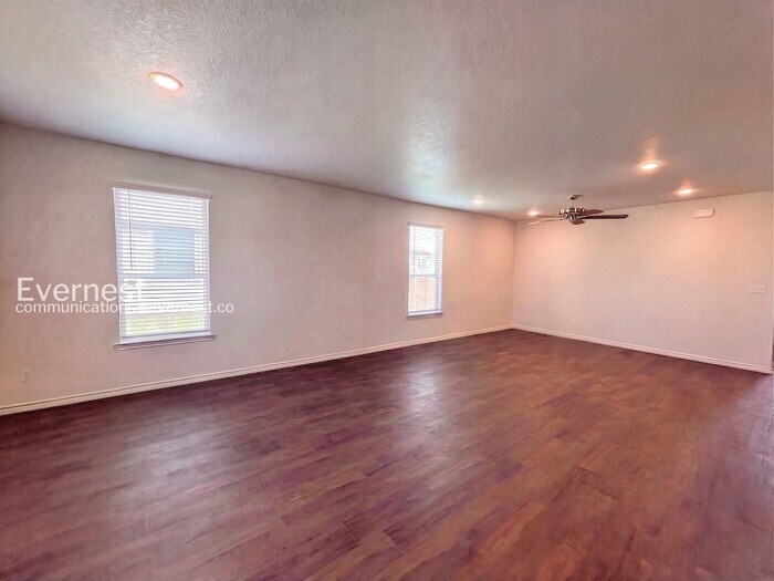 Building Photo - 854 Freedom Cir