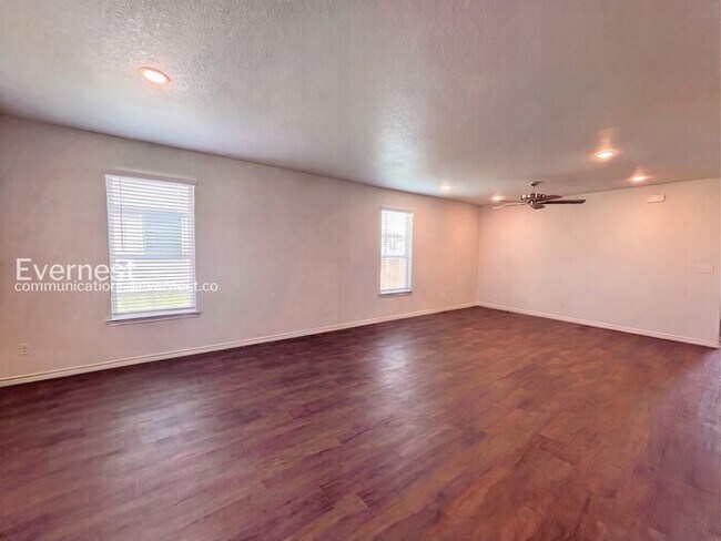 Building Photo - 854 Freedom Cir