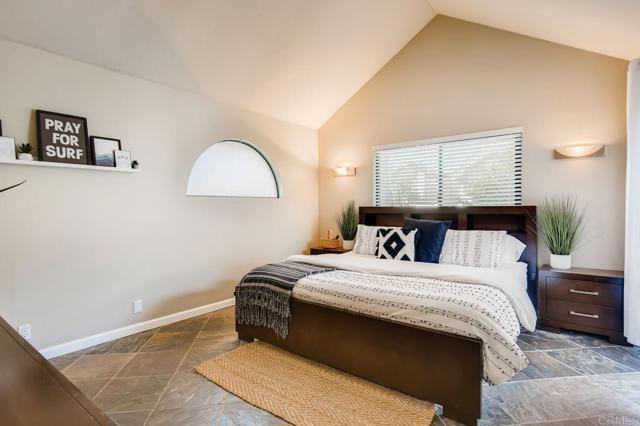 Building Photo - 536 Via De La Valle