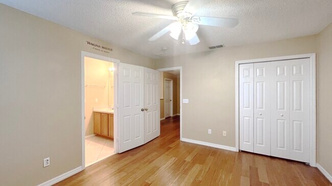 Building Photo - 831 Horseshoe Falls Dr