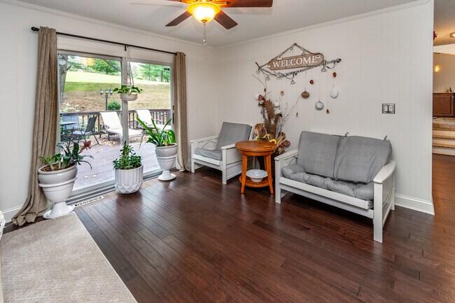 Building Photo - 230 Jacobs Creek Rd