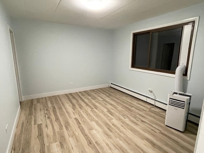 Master bedroom - 1220 S Lorraine Rd