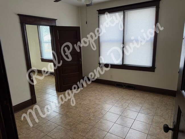 Building Photo - 4 Bed / 2 Bath Home – Large Yard, Basement, New Appliances!