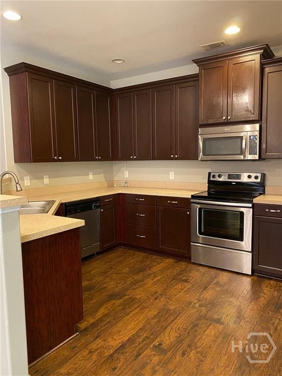 Building Photo - 550 Summer Hill Way