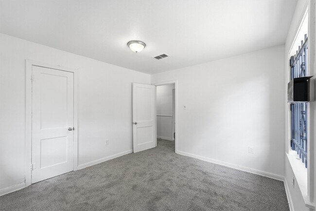 Building Photo - 5326 Wenda St