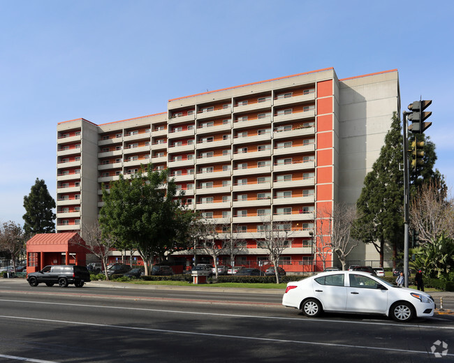 Building Photo - Flower Park Plaza Apartments