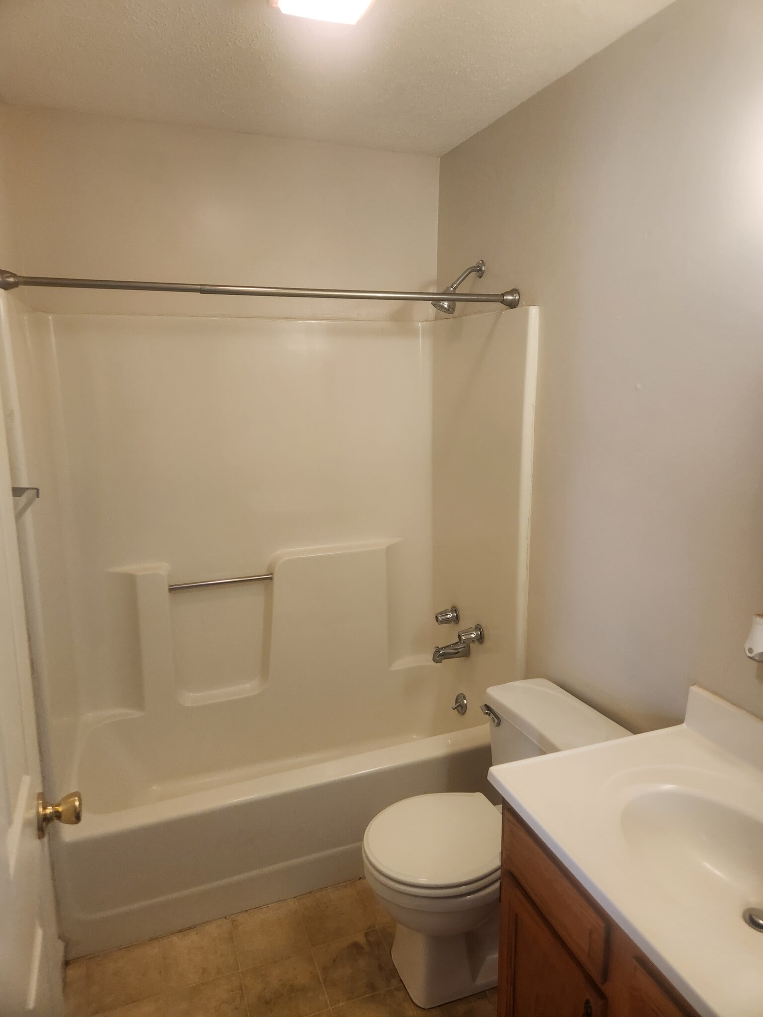 Bathroom - 761 Fairmont Rd
