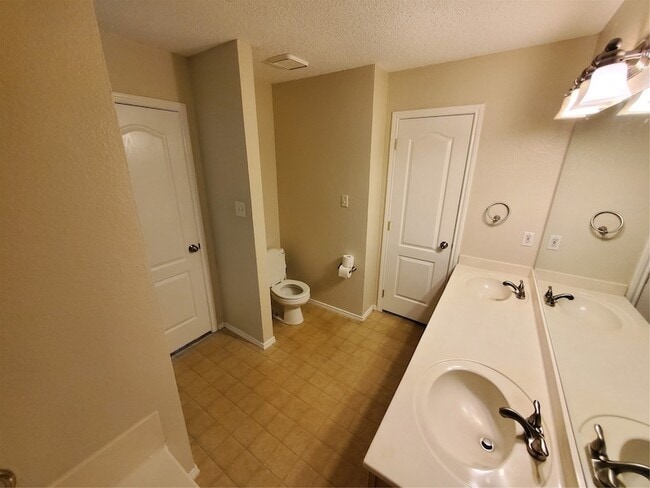 Building Photo - 4233 Fernleaf Dr