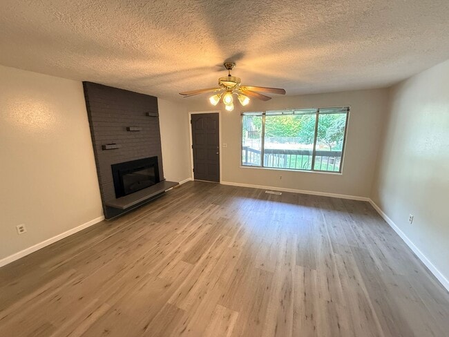 Building Photo - Newly renovated 1892sqft 4-bedroom, 3-bath home in Portland,